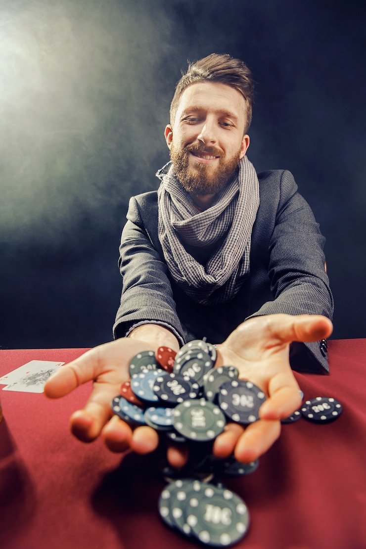 Antarmuka permainan Microgaming menampilkan berbagai pilihan permainan slot dan meja dengan gambar mini tema